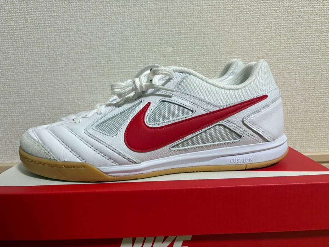 【新品】【28センチ】Nike フットサルシューズ GATO