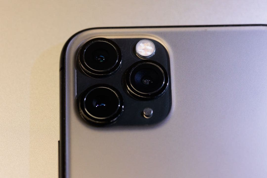 【極希少】iPhone 11 Pro 512GB 海外版 シャッター音なし
