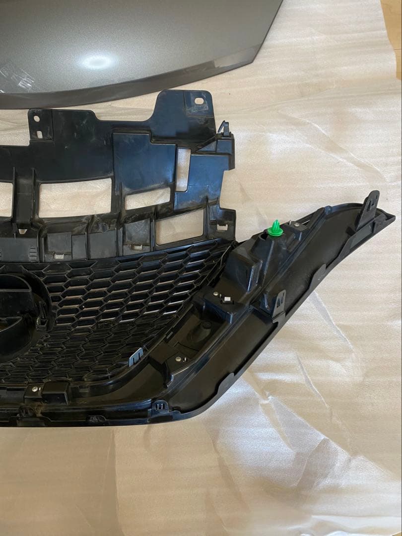 日産E12ノート後期フロントグリル