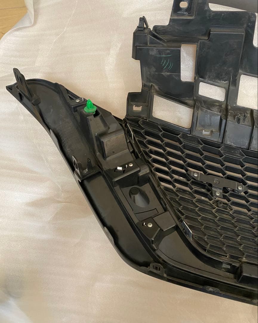 日産E12ノート後期フロントグリル