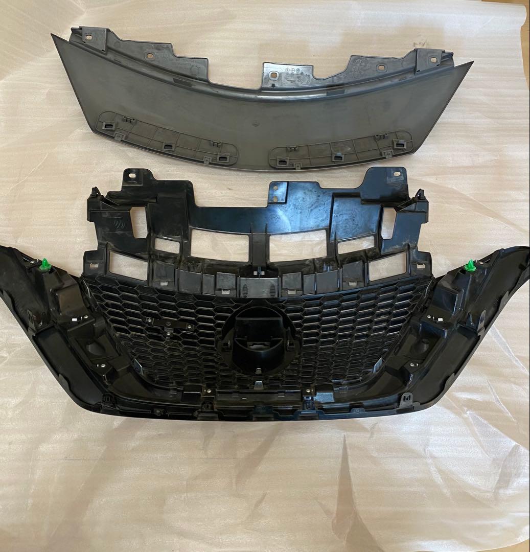 日産E12ノート後期フロントグリル