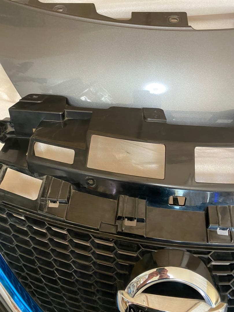 日産E12ノート後期フロントグリル