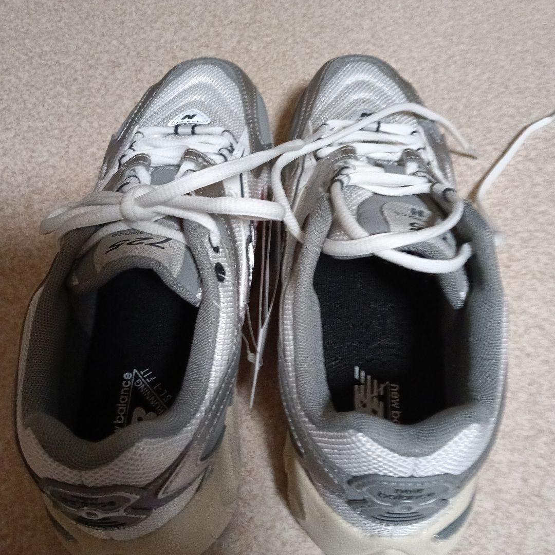 ニューバランスシュ−ズ　ML725c　サイズ24.5