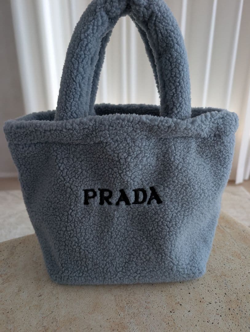 PRADAノベルティ　 ハンドバッグ グレー