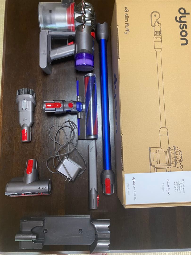 【美品】dyson v8 slim fluffy 掃除機
