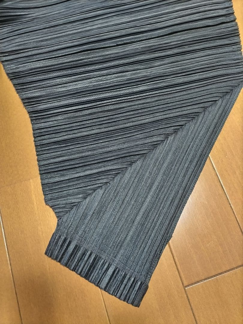 プリーツプリーズ　イッセイミヤケ　変形パンツ