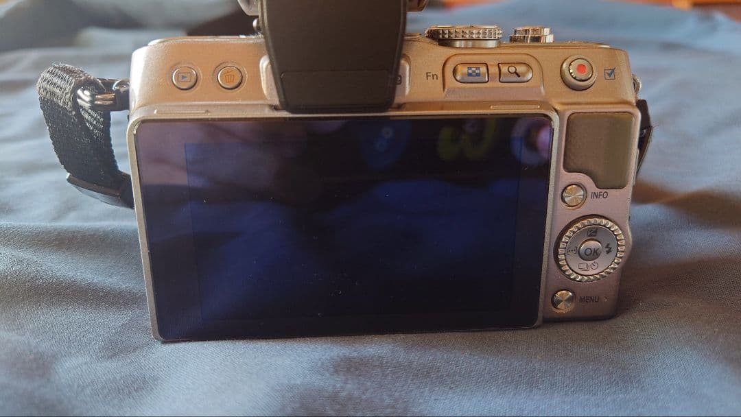 OLYMPUS pen lite E-PL3 ミラーレスカメラ シルバー