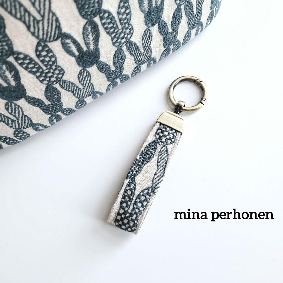 ミナペルホネン　ファスナー楕円トートバック　キーリング付き　pomppia