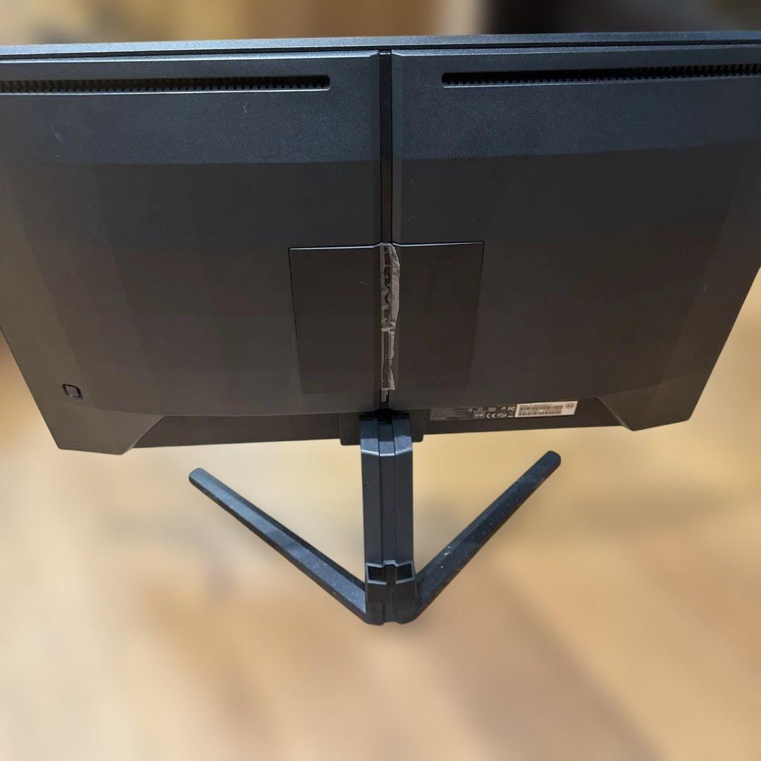 PHILIPS ゲーミングモニター 24M2N32 モニターアームも付けれます。