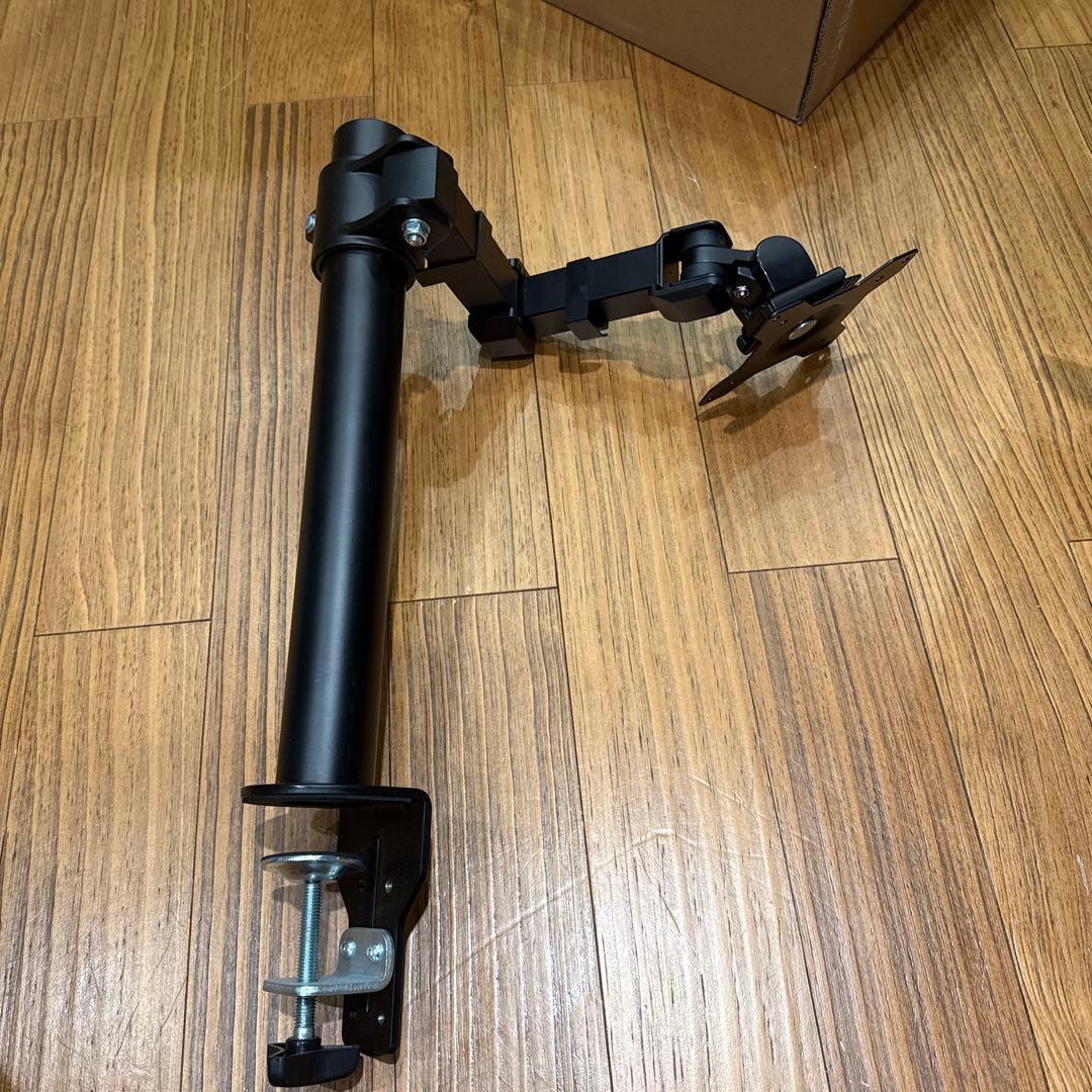 PHILIPS ゲーミングモニター 24M2N32 モニターアームも付けれます。