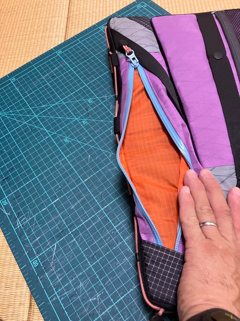 ハンドメイド　上下分割式フルフレームバッグ　X-PAC オリーブ　マルベリー