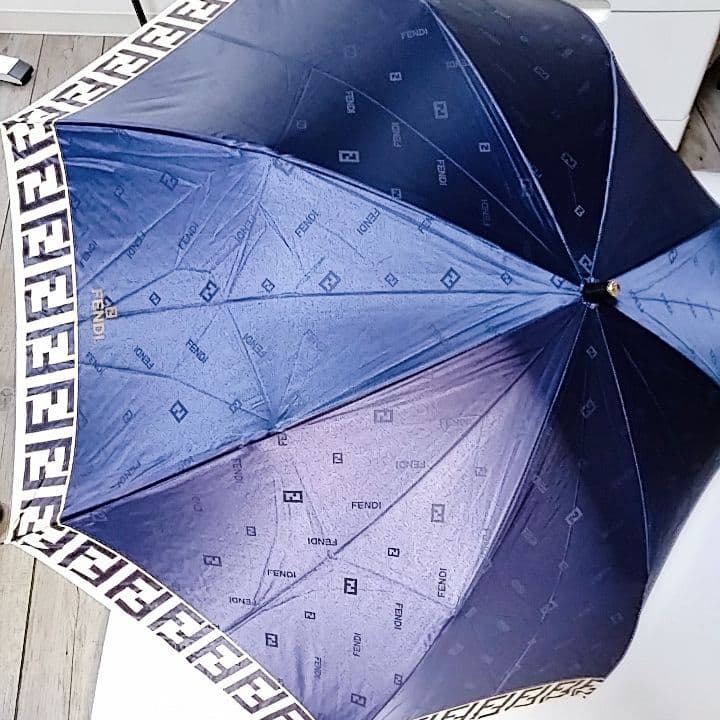 未使用に近い　超美品希少　FENDI　 紫　折りたたみ傘　晴雨兼用傘　傘袋付き