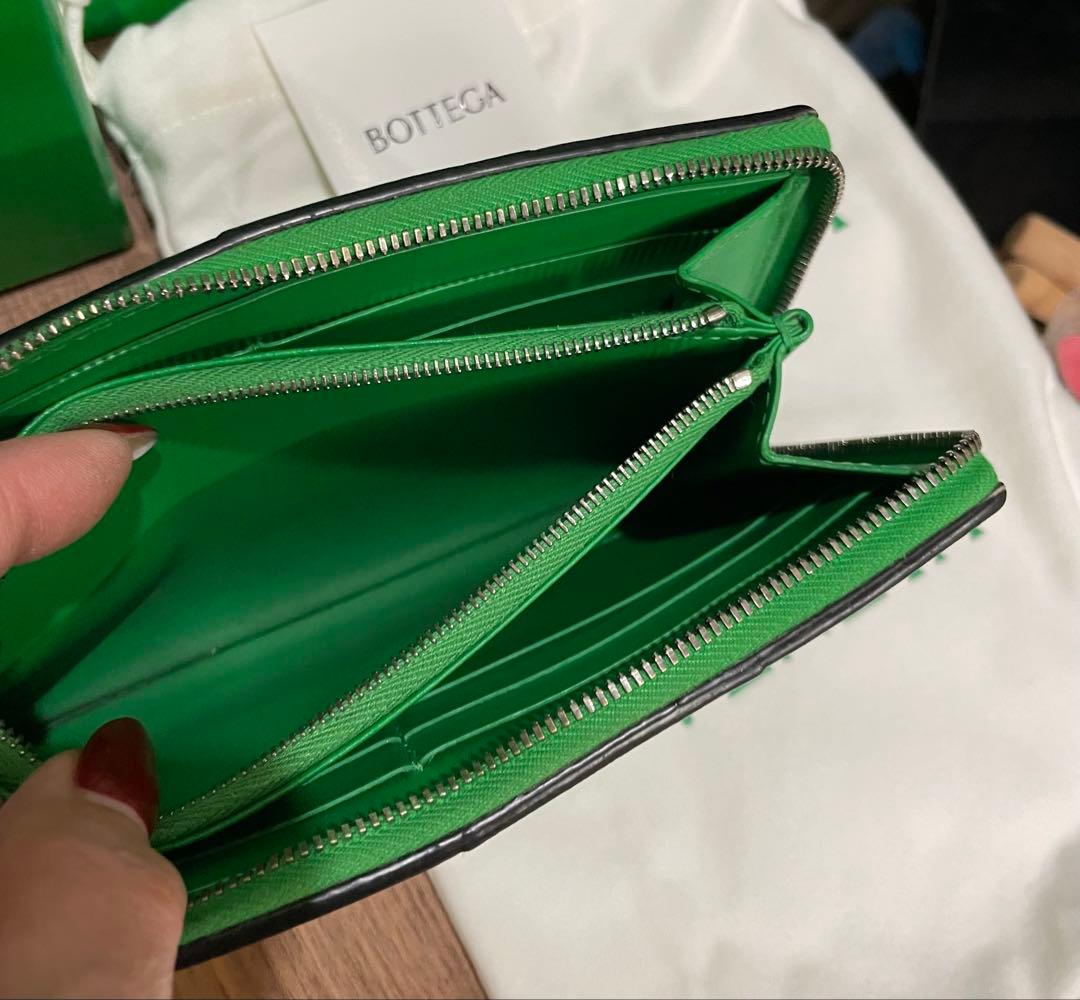 BOTTEGA VENETA ／美品グリーンレザー長財布