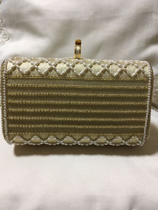 ななこ　他の方はご遠慮下さい　パールビーズとゴールドのパーティバッグ