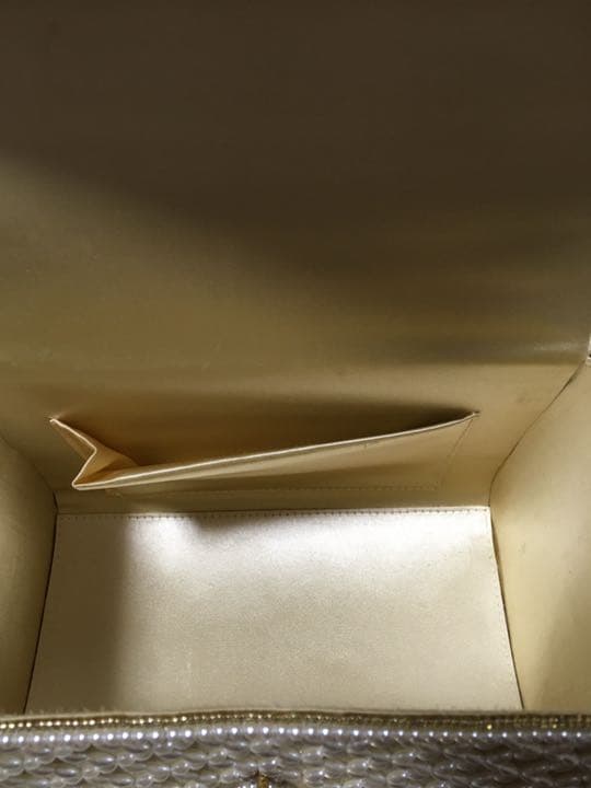 ななこ　他の方はご遠慮下さい　パールビーズとゴールドのパーティバッグ