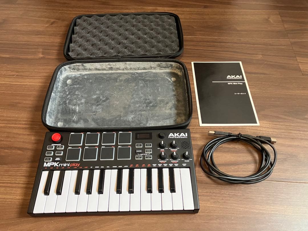 AKAI MPK Mini Play 本体と専用保護ケースのセット