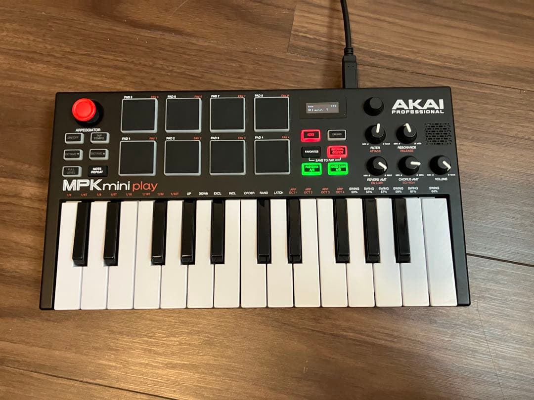 AKAI MPK Mini Play 本体と専用保護ケースのセット