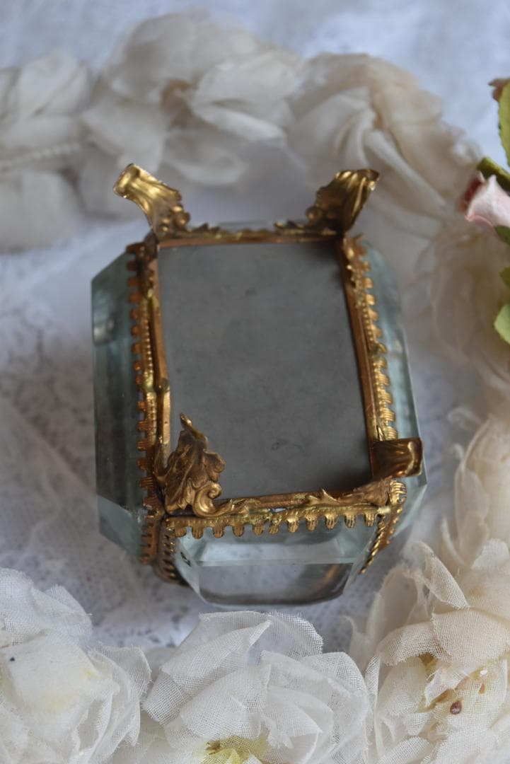 フランスN3　美しい宝石箱　シルク地　ジュエリーボックス　アンティーク