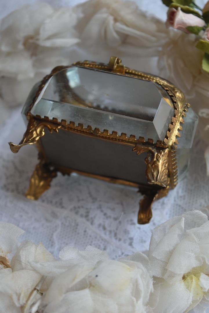 フランスN3　美しい宝石箱　シルク地　ジュエリーボックス　アンティーク