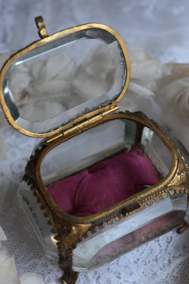 フランスN3　美しい宝石箱　シルク地　ジュエリーボックス　アンティーク