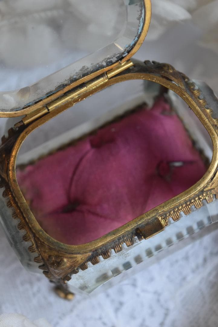 フランスN3　美しい宝石箱　シルク地　ジュエリーボックス　アンティーク