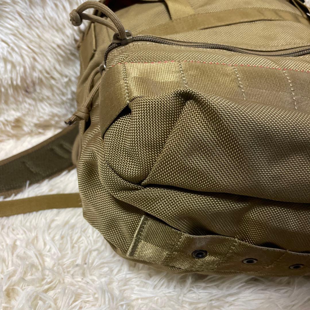 希少色 美品 ブリーフィング シンプルフラップ リュック コヨーテ 旅行 通勤