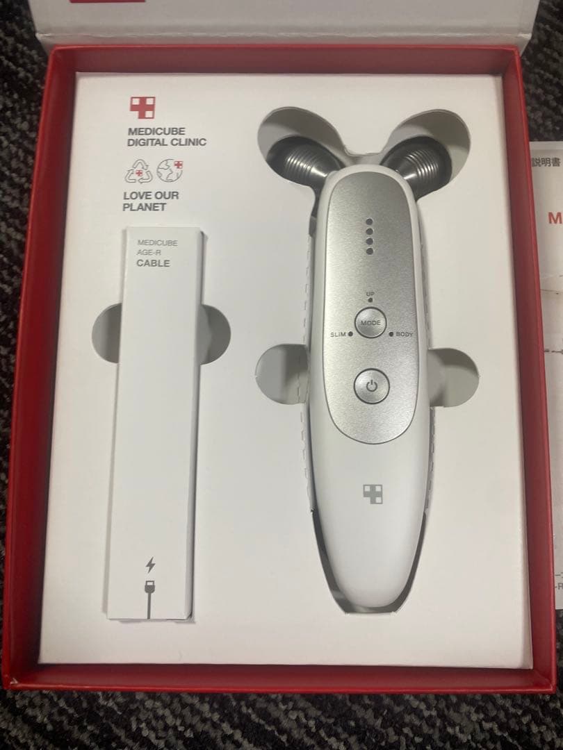 ☆美品☆ メディキューブ EMS 美顔器 ダーマショット ME-AGE-R-01