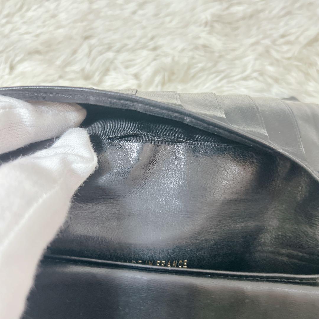 CHANEL ココマーク　ロゴエンボス レザー　長財布　がま口　ゴールド　黒