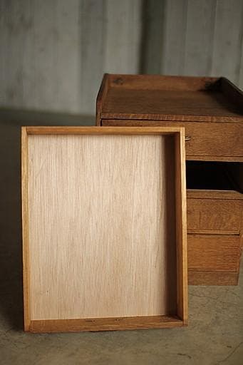 古く味のある楢材の小引き出し4段