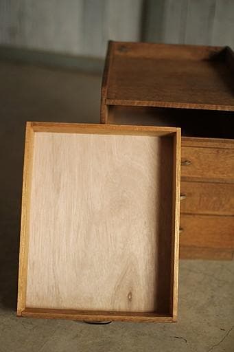 古く味のある楢材の小引き出し4段