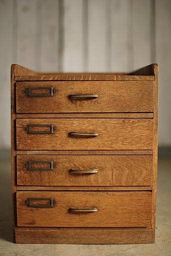 古く味のある楢材の小引き出し4段