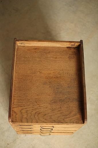 古く味のある楢材の小引き出し4段