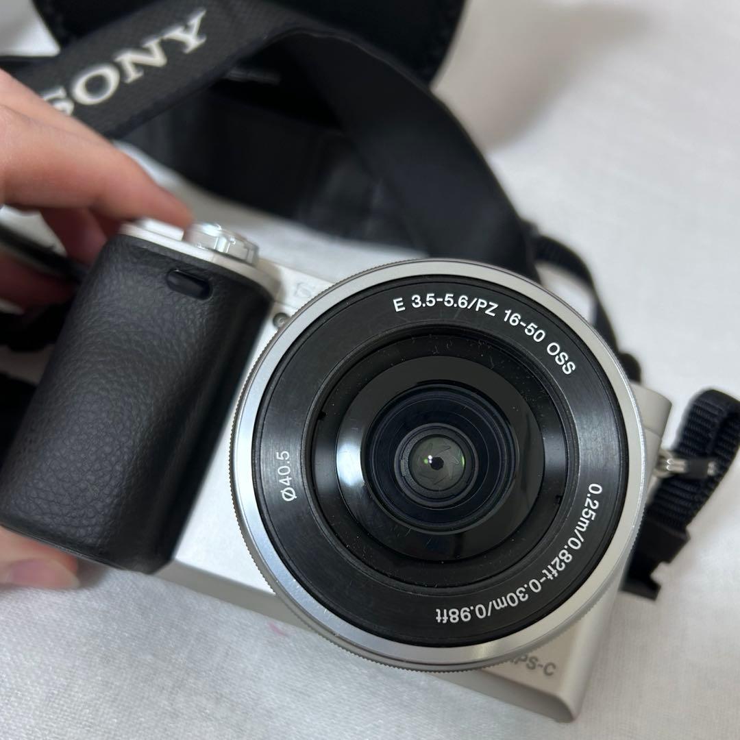 SONY α6000 シルバー レンズキット