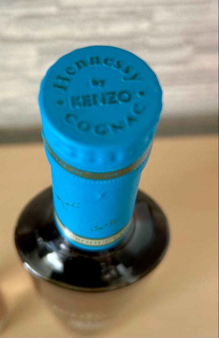 Hennessy コニャック Kenzo Takada 700ml 40%