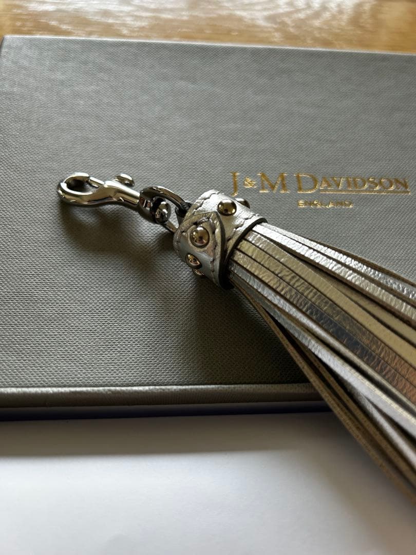 j&m davidson スタッズ付きフリンジチャーム　タッセル　シルバー