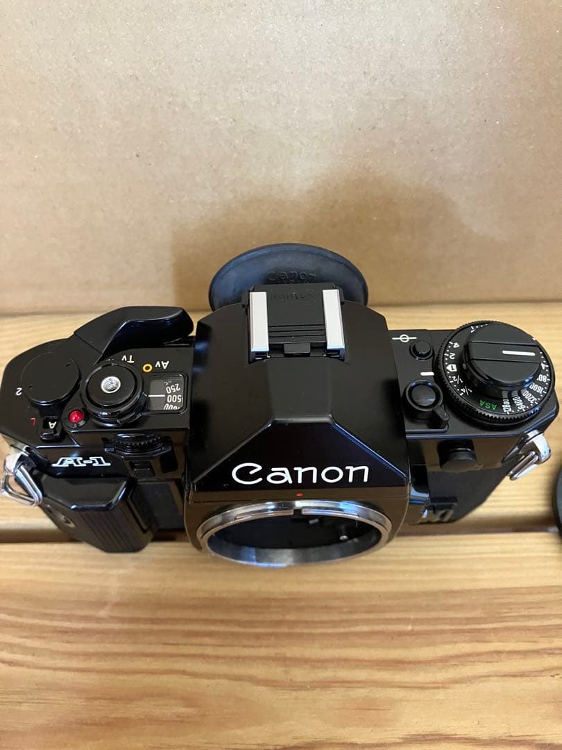 R*e様 Canon A-1 フィルム一眼レフカメラ 説明書、ストラップ付 極上