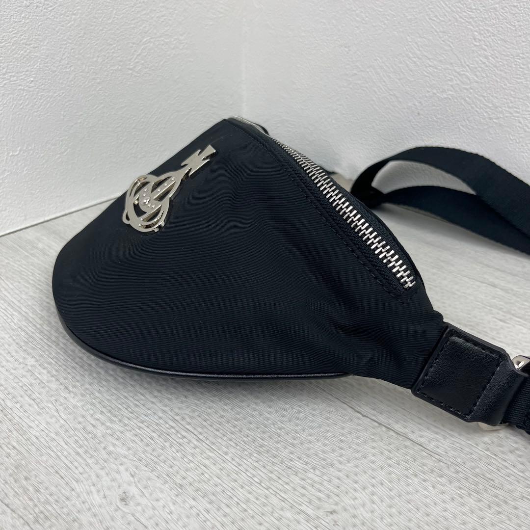 現行・未使用に近い✨ ヴィヴィアンウエストウッド ボディバッグ 金具 HILDA