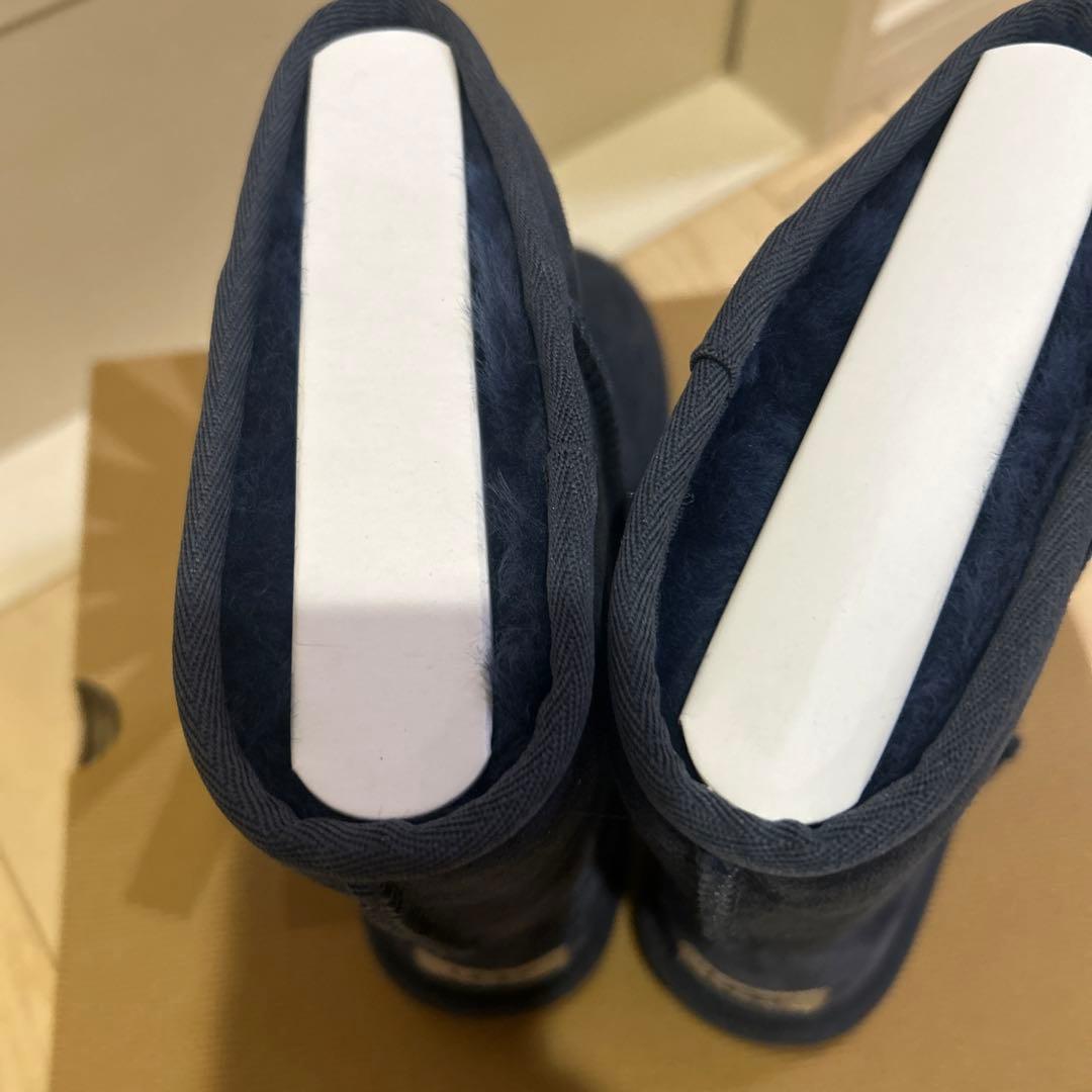 新品未使用　UGG ネイビー ムートンブーツ