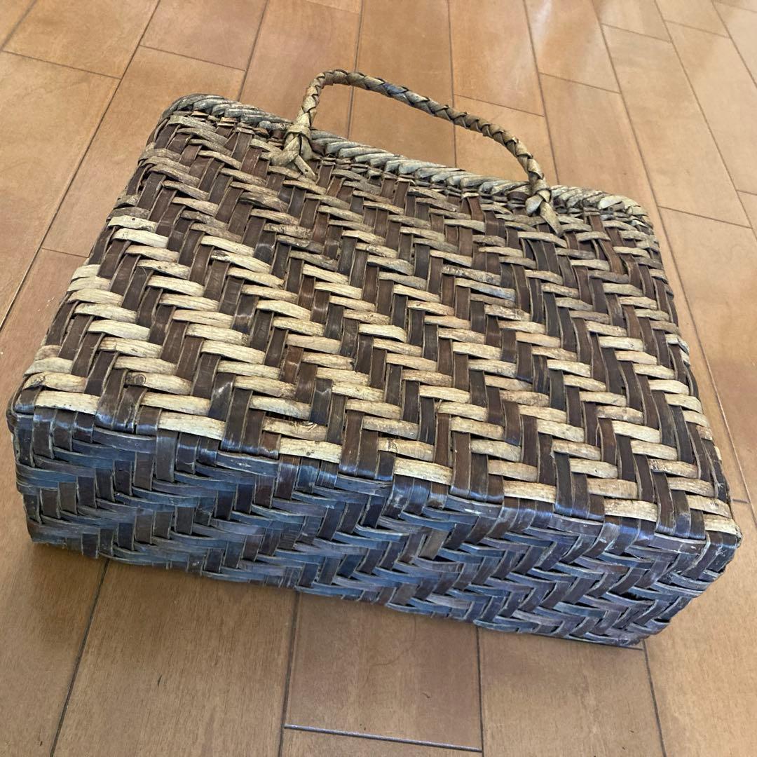 胡桃（くるみ）かご／弘前のみかみ工芸店で購入の中古品（難あり）