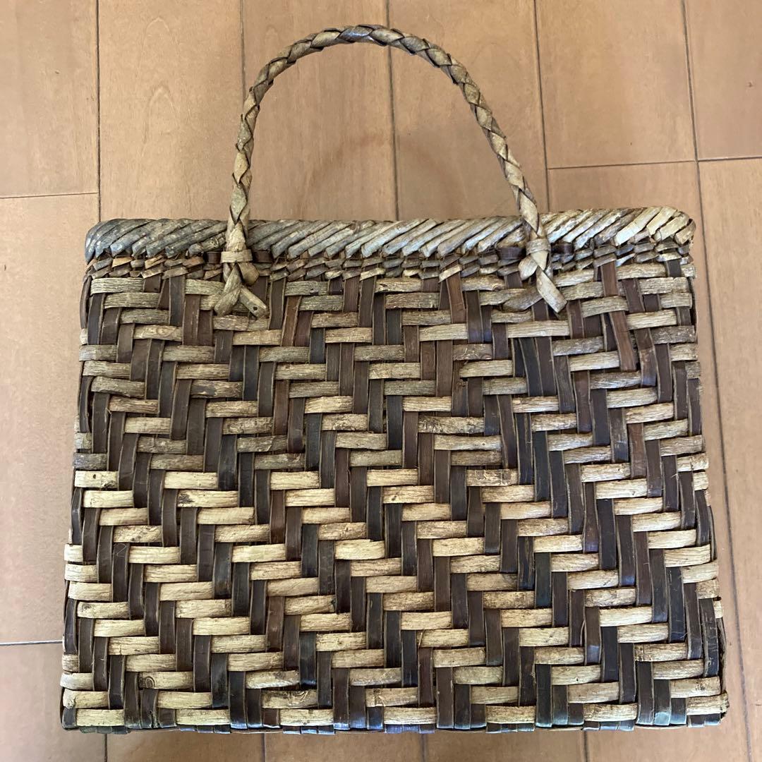 胡桃（くるみ）かご／弘前のみかみ工芸店で購入の中古品（難あり）