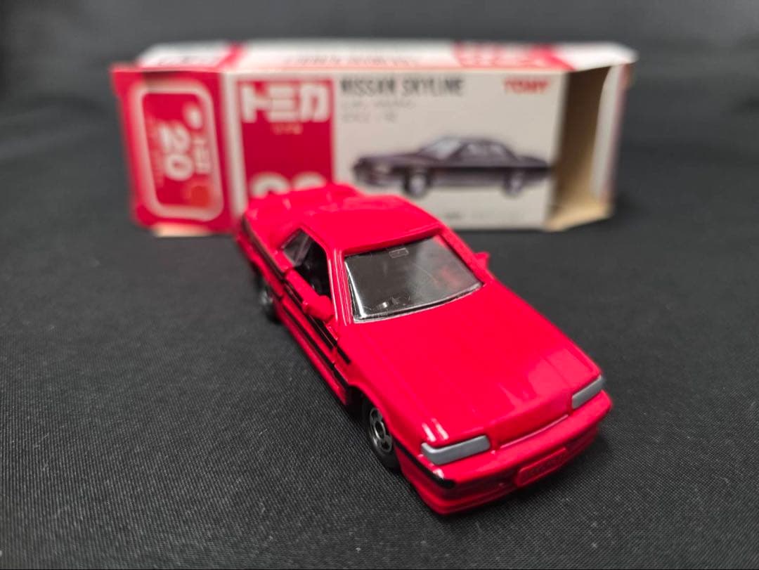 トミカ赤箱20スカイラインGTRとZのセット