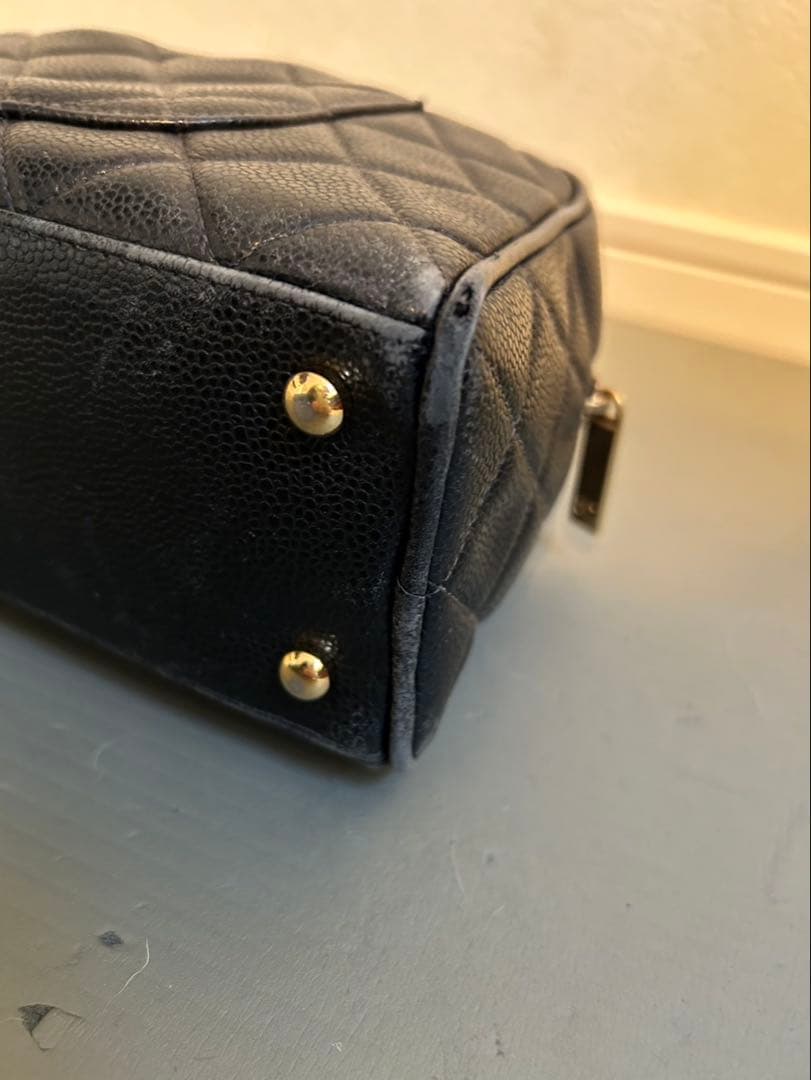 CHANEL ブラック ハンドバッグ キルティング