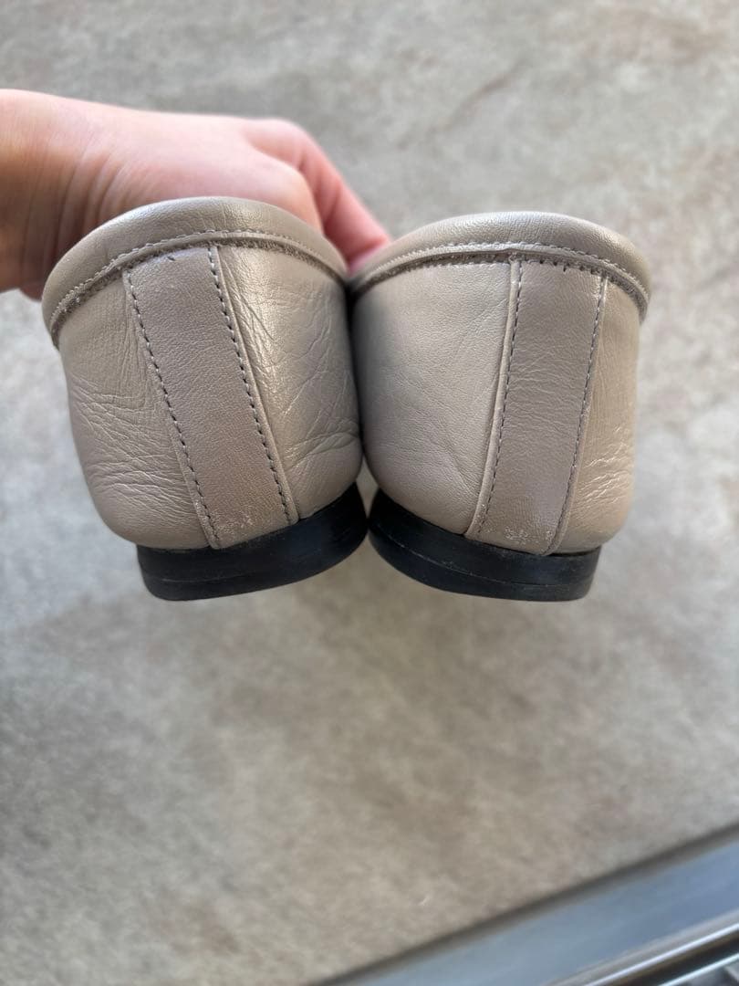 CHEMBUR ベージュレザー フラットシューズ 37