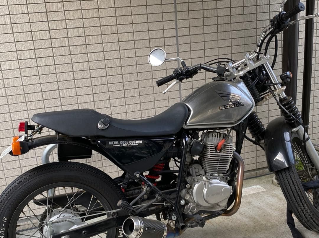 ホンダ 純正 タンク FTR223 アルミタンク風カスタムがカッコいい