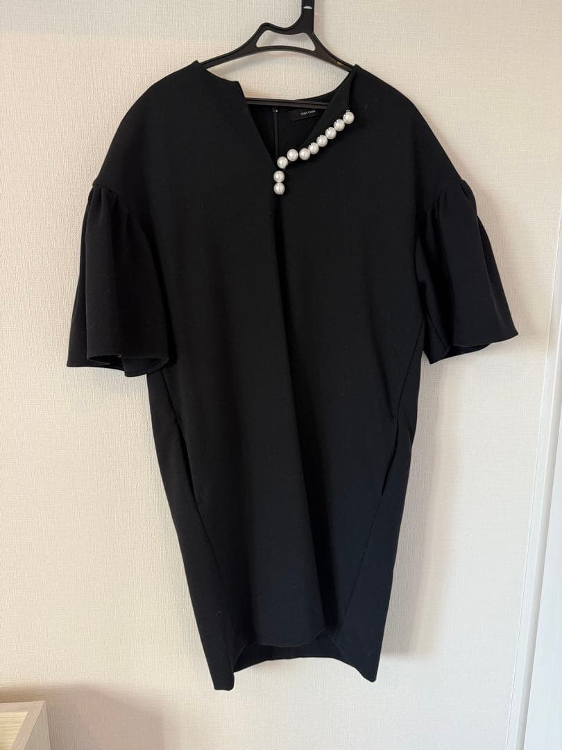 美品✨ヨーコチャン フレアスリーブパールスリットラインドレス 黒