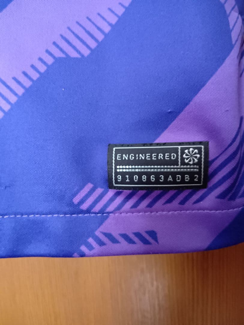 サンフレッチェ広島公式2024 ユニフォームです。 サイズL