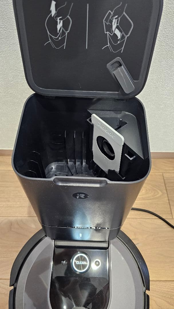 Roomba i7+ ロボット掃除機本体＋ステーション