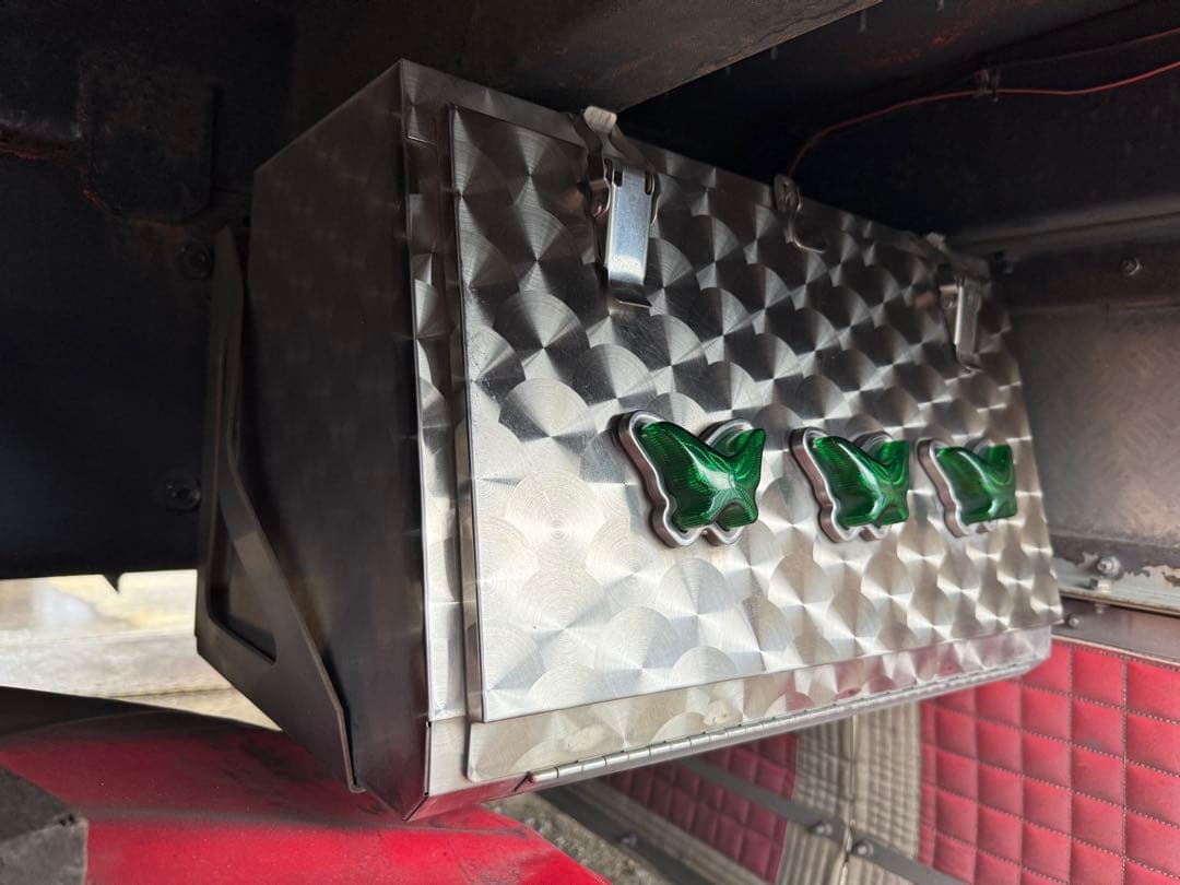 ステンレス工具箱　ウロコ　レトロ　デコトラ