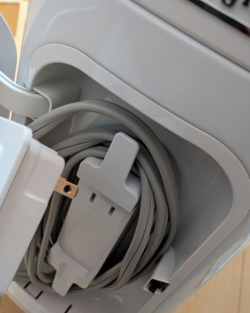 デロンギ 　ワンシーズンのみ使用　オイルヒーター 【RHJ75V0915-PK】