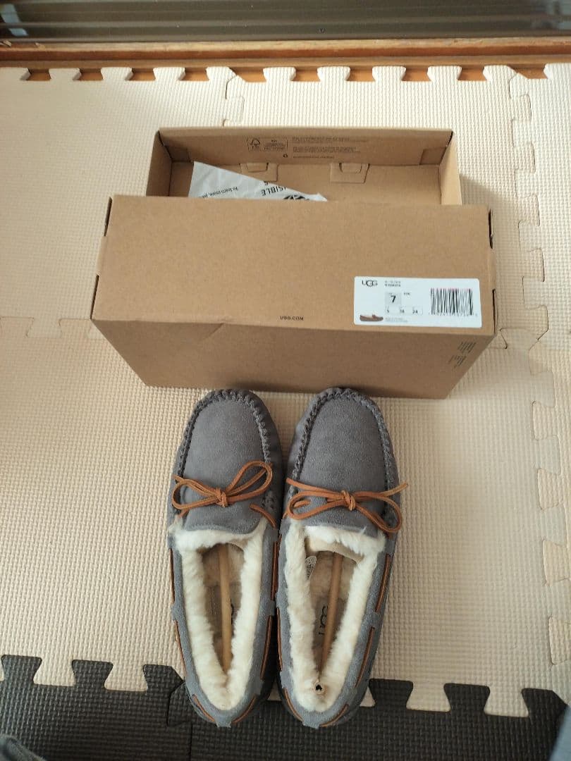 新品箱付き☆UGG グレー モカシン